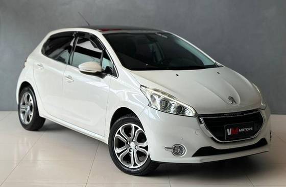 PEUGEOT 208 1.6 GRIFFE 16V FLEX 4P AUTOMÁTICO PEUGEOT 208 1.6 GRIFFE 16V FLEX 4P AUTOMÁTICO
